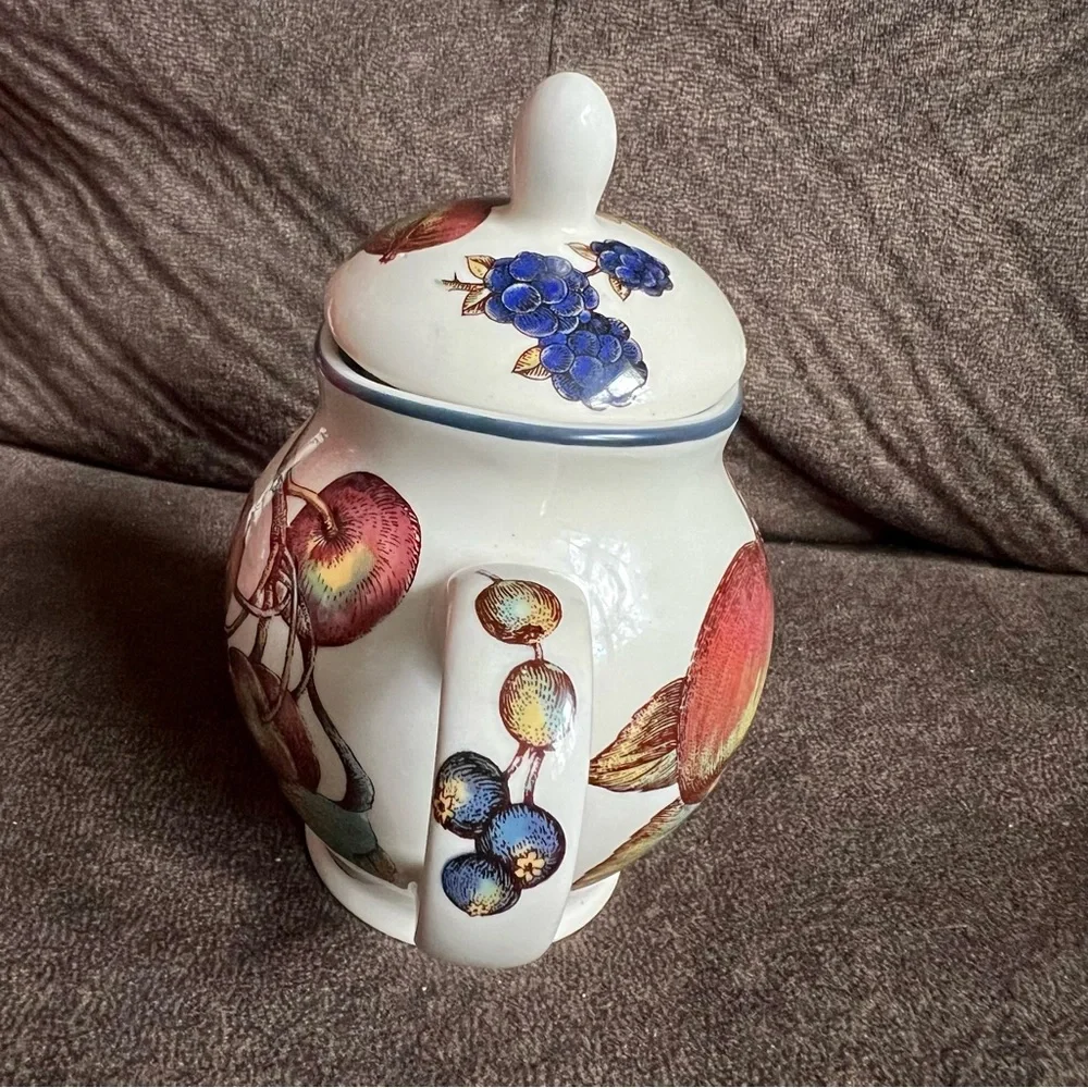 Pier 1 Macintosh Creamer with Lid